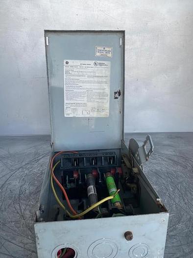 Used GE HEAVY DUTY ENCLOSED SAFETY SWITCH !