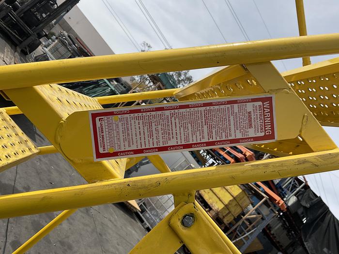 Used COMMERCIAL 12 STEPS LADDER !