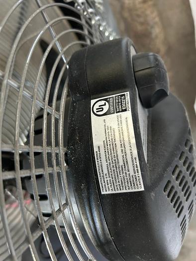 Used UTILITECH 18-in 3-SPEED INFOOR BLACK OSCILLATING FLOOR FAN, 0625628, SFD3-450BI