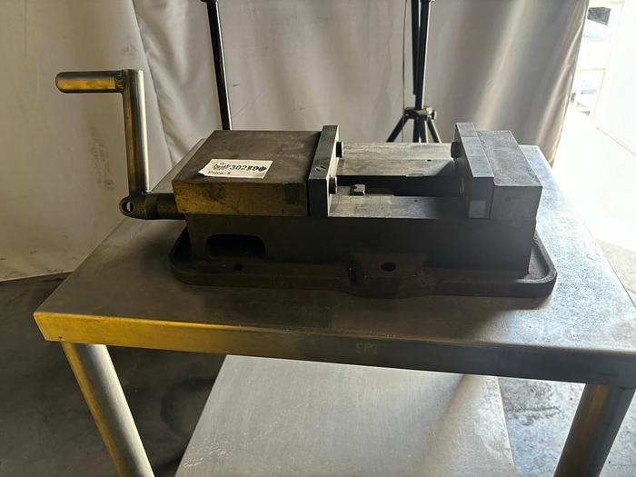 Used ANGLOCK 6' MILLING MACHINE VISE