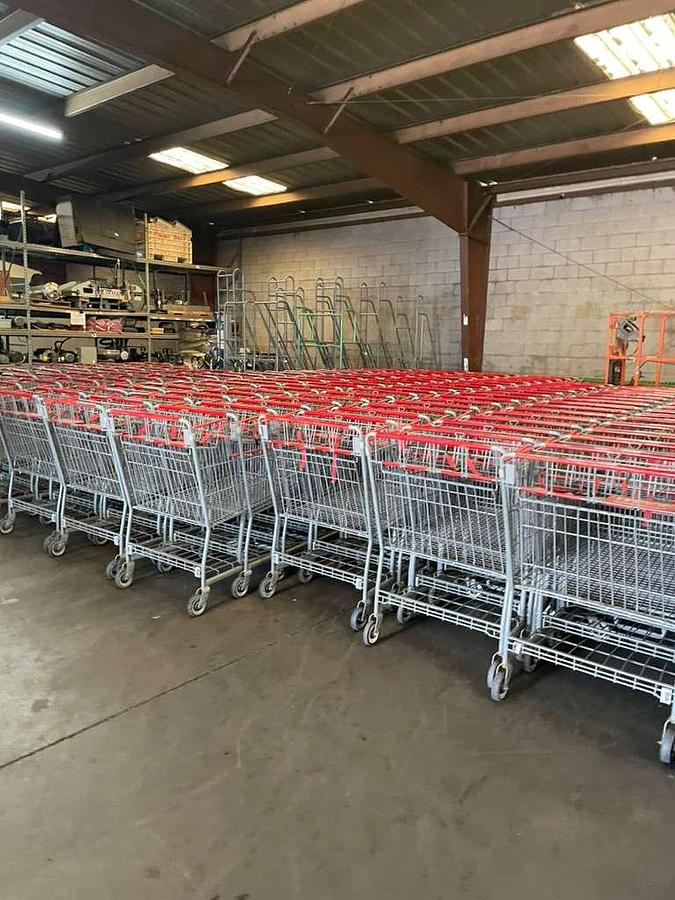 Used LARGE SHOPPING CARTS
