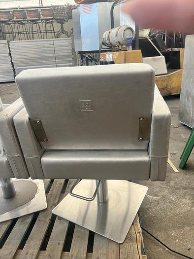 Used HYDRAULIC BARBER SHOP CHAIR !