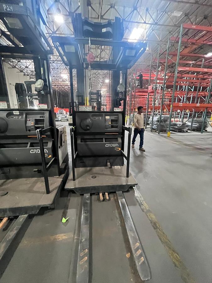 Used CROWN SP3400SERIES PICKER