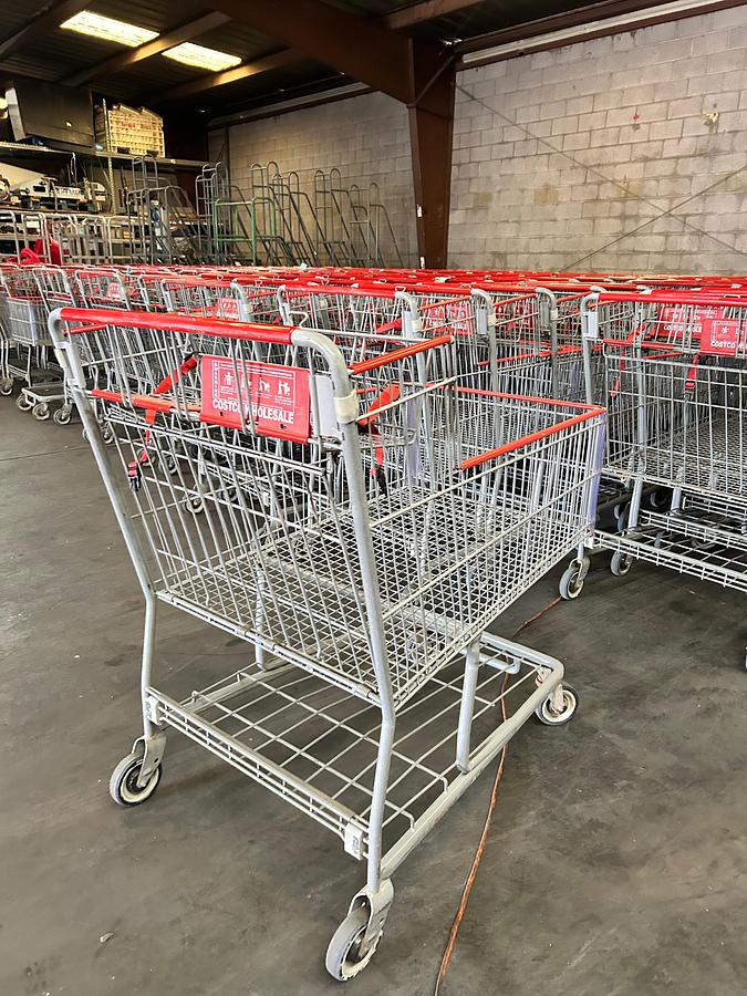 Used LARGE SHOPPING CARTS