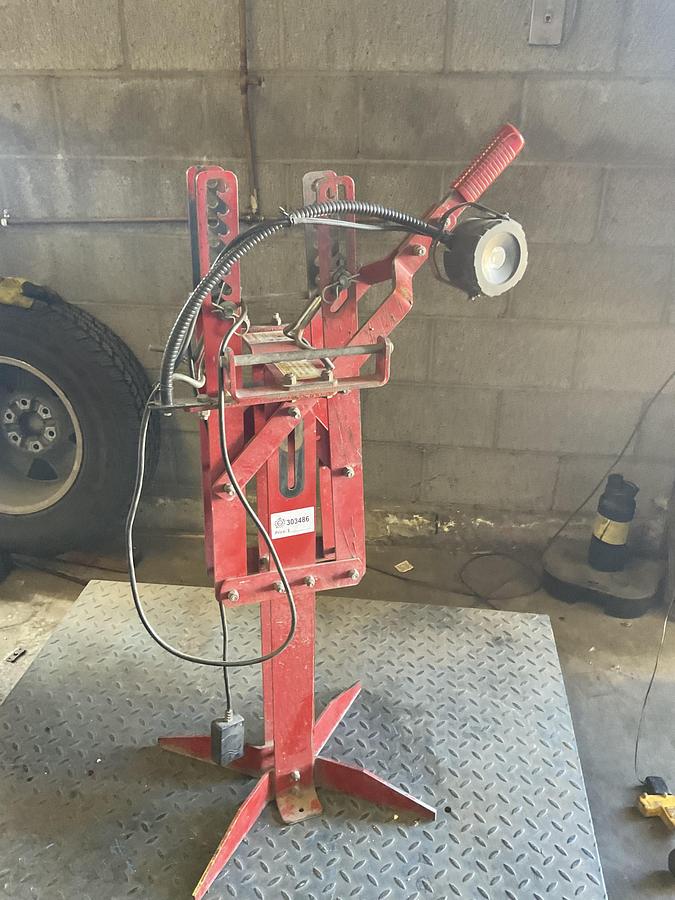 Used BRANICK PASSENGER TIRE SPREADER – MANUAL OPERATION