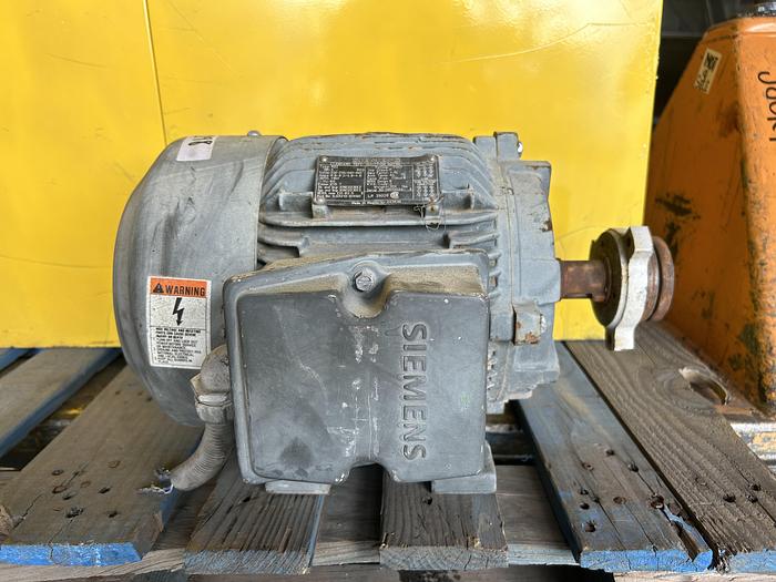 Used INDUCTION MOTOR; 3 HP; 3 PH; 1160 RPMS;  LR 39020