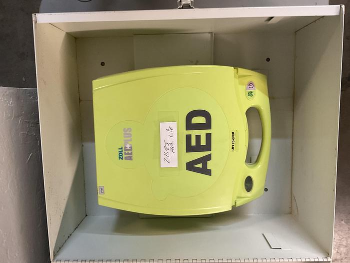 Used AUTOMATED EXTERNAL DEFIBRILLATOR