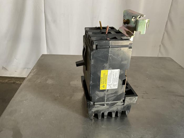 Used CIRCUIT BREAKER SQUARE D FH 20A, MODEL FH36020