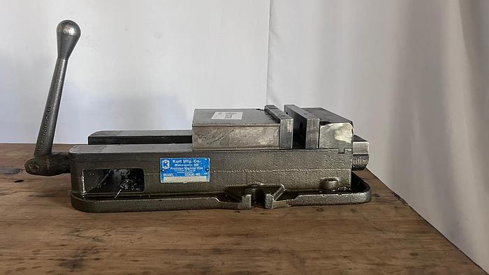 Used KURT VISE-D675