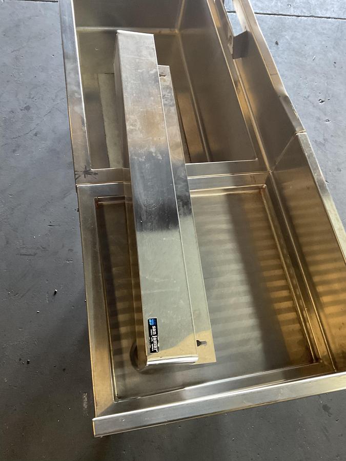 Used STAINLESS STEEL DOUBLE COMPARTMENT BAR SINK