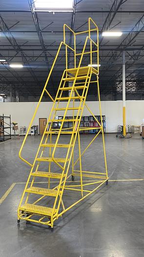Used COMMERCIAL 12 STEPS LADDER !