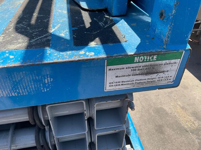 Used BLUE SCISSOR LIFT, GENIE / GS-1930
