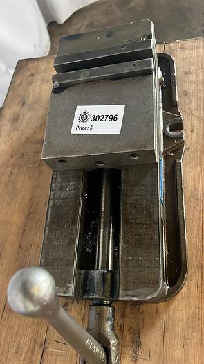 Used KURT VISE-D675