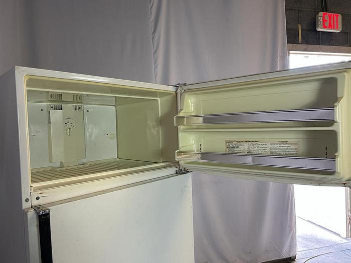 Used KENMORE TOP FREEZER REFRIGERATOR !