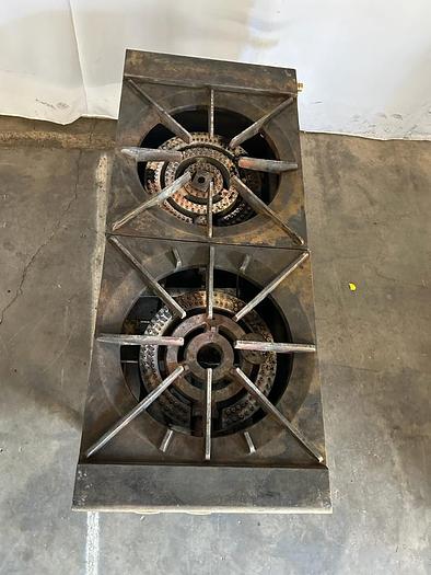 Used DUAL BURNER GAS STOCK POT RANGE ./