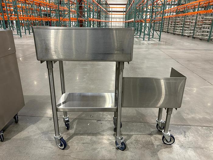 Used STANLESS STEEL EQUIPMENT STAND !