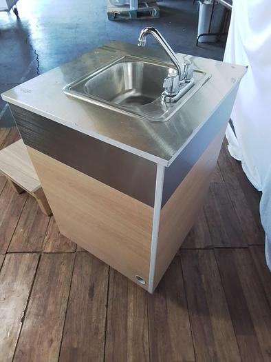 Used PORTABLE SINK  HAND WASH WITH HOT AND COLD WATER !