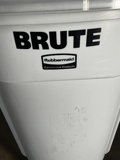 Used RUBBERMAID 32 GAL. BRUTE CONTAINER WITH LID AND DOLLIE