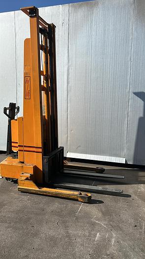 Used ROL-LIFT PALLET STACKER