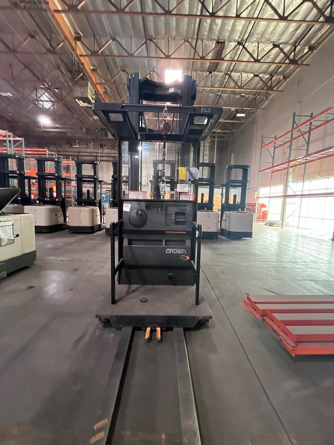 Used CROWN SP3400SERIES PICKER