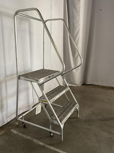 Used 3 STEPS TRI-ARC LADDER
