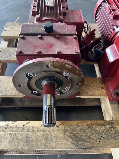 Used FLENDER AC GEAR MOTOR, 8718308/01,KW:1.5; PH:3; RPM:1715 !