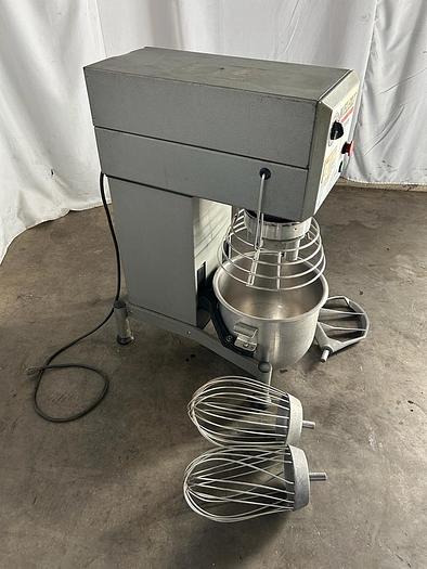 Used WELBILT VAREMIXER-W20; 3 SPEED.