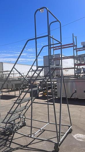 Used 6 STEP INDUSTRIAL LADDER !