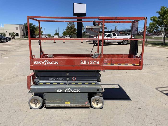 Used Scissor Lift-19' 2Wd Electric