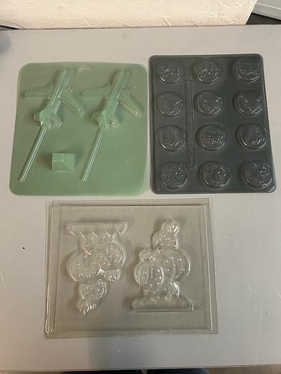 Used ASSORTMENT OF CANDY, CHOCOLATE, SOAP OR PLASTER MOLDS !