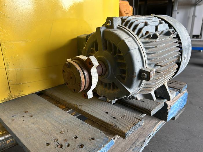 Used INDUCTION MOTOR; 3 HP; 3 PH; 1160 RPMS;  LR 39020