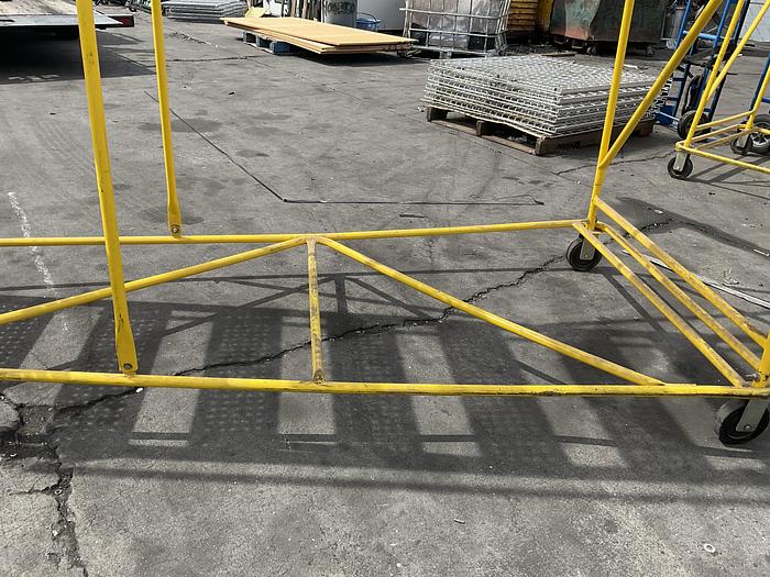 Used COMMERCIAL 12 STEPS LADDER !