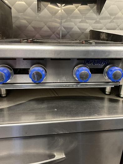 Used COMMECIAL 4 BURNER RANGE;  IABR-24 !