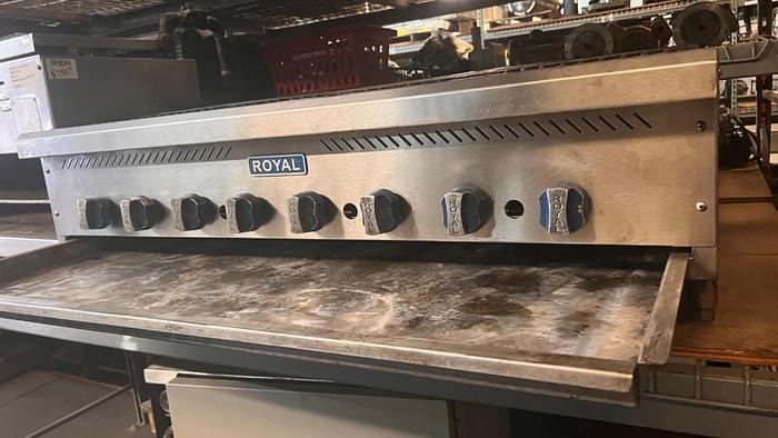 Used 48" ROYAL COUNTER TOP COMMERCIAL CHARDBRIOLER !