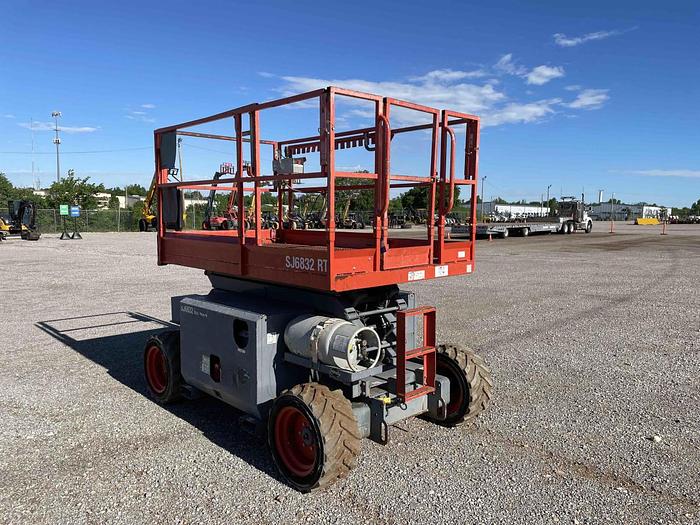 Used Scissor Lift-32' 4Wd Engine*