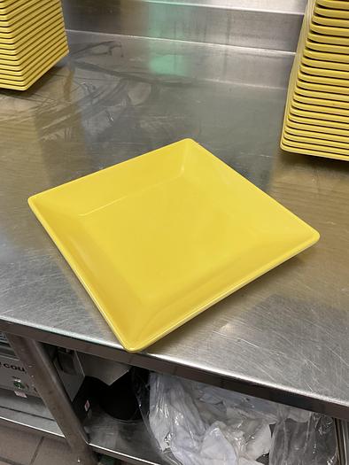 Used PLATES AND SMALL WARES !