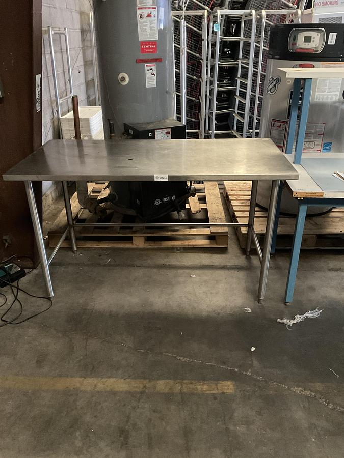 Used STAINLESS STEEL WORK TABLE