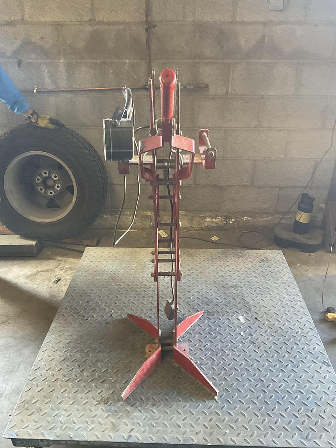 Used BRANICK PASSENGER TIRE SPREADER – MANUAL OPERATION