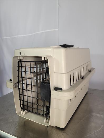 Used PET TRADDITIONAL KENNEL !