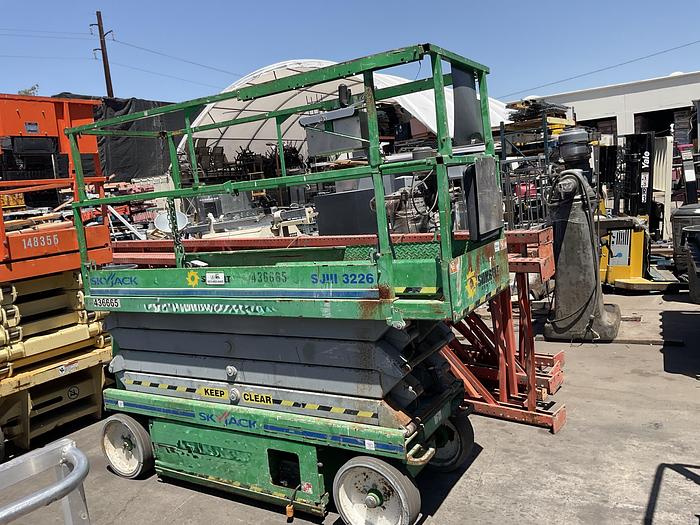 Used SCISSOR LIFT GREEN, SJIII 3226