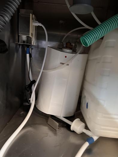 Used QUALSERV PORTABLE SANITARY SINK  !