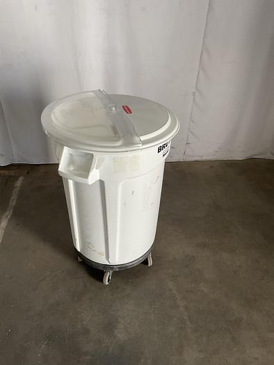 Used RUBBERMAID 32 GAL. BRUTE CONTAINER WITH LID AND DOLLIE