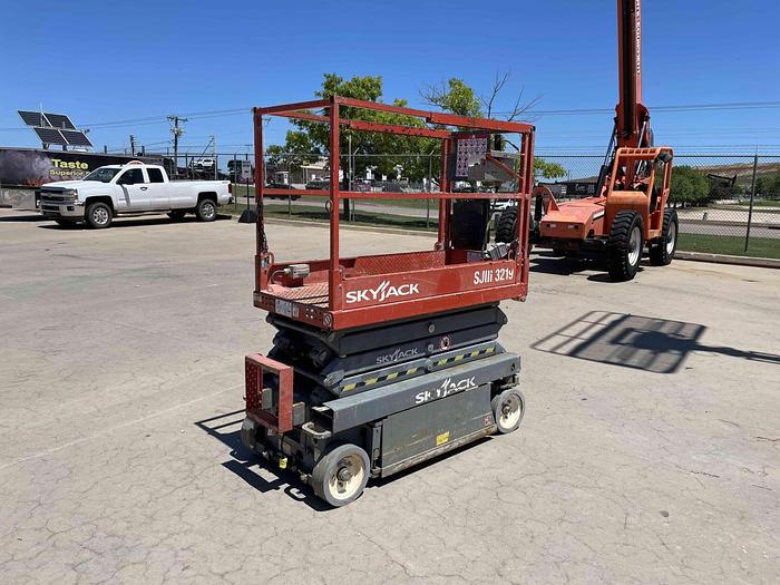 Used Scissor Lift-19' 2Wd Electric