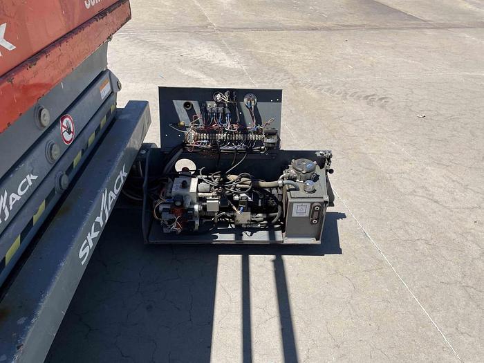 Used Scissor Lift-19' 2Wd Electric