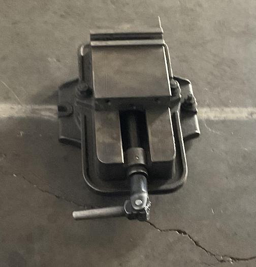 Used ANGLOCK 6' MILLING MACHINE VISE WITH HANDLE