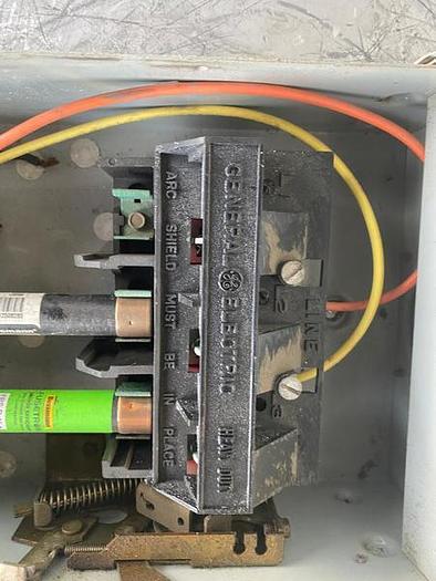 Used GE HEAVY DUTY ENCLOSED SAFETY SWITCH !