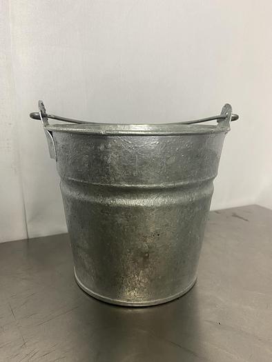 Used ASSORTMENT ROUND SERVING PAIL WITH HANDEL