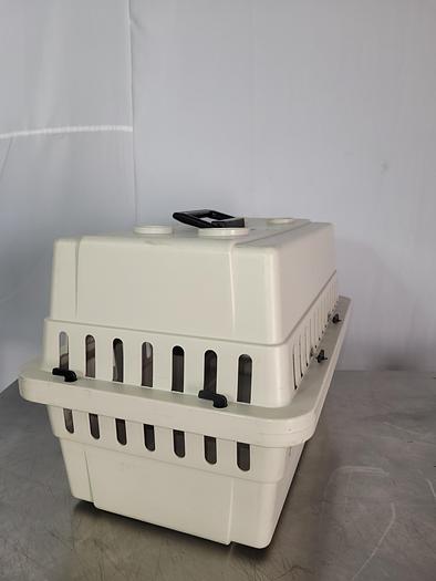 Used PET TRADDITIONAL KENNEL !