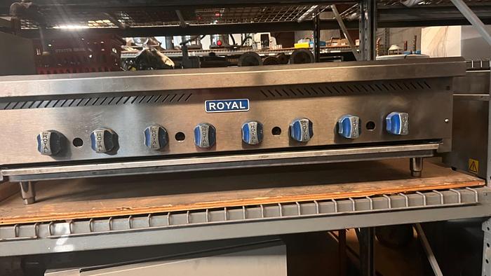Used 48" ROYAL COUNTER TOP COMMERCIAL CHARDBRIOLER !