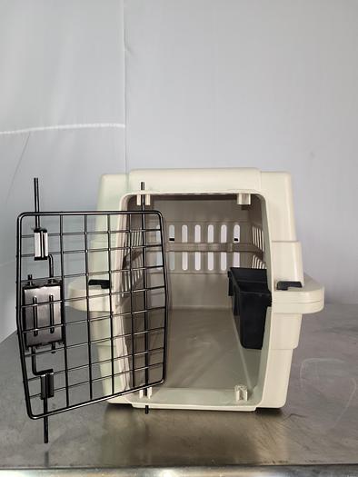 Used PET TRADDITIONAL KENNEL !